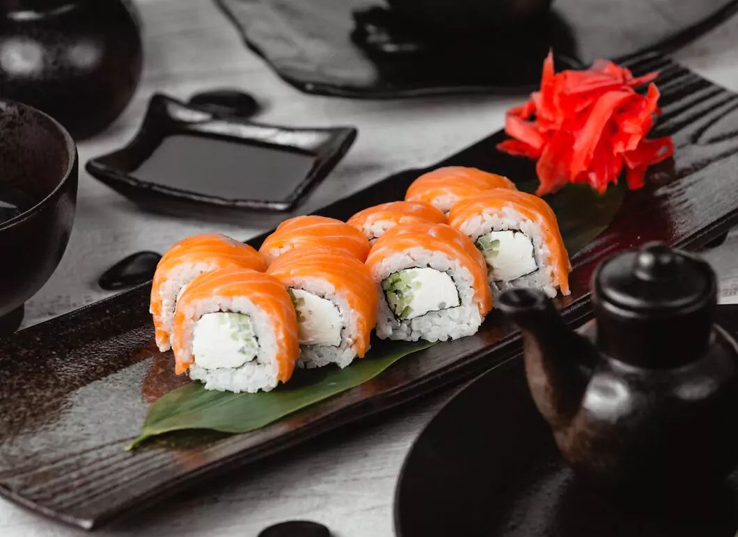 sushi-rolls-wrapped-with-salmon-inside-black-plate